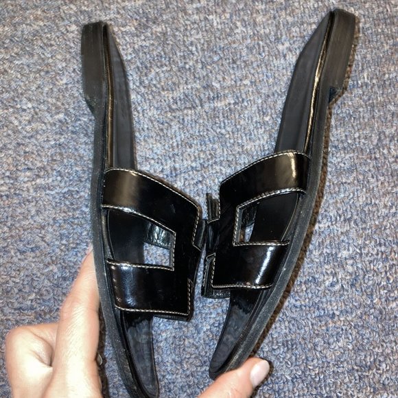 🌺Hermes black patent leather flat sandals 37.5🌺 - Picture 4 of 11